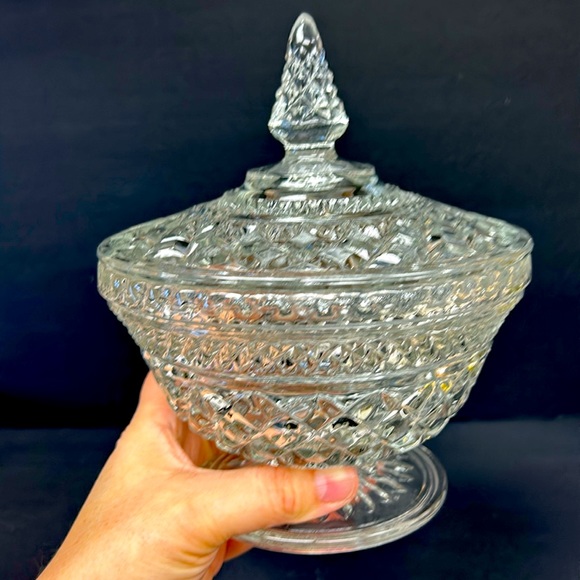 Vintage ANCHOR HOCKING “ Wexford” clear pressed glass lidded candy dish - Picture 3 of 7
